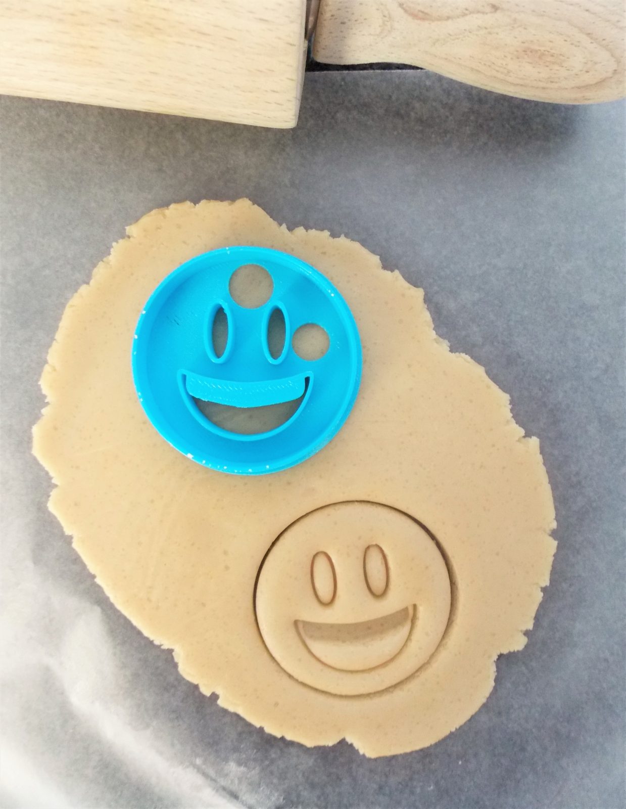 Mini Toothed Smile Emoji Two Part Cookie Cutter