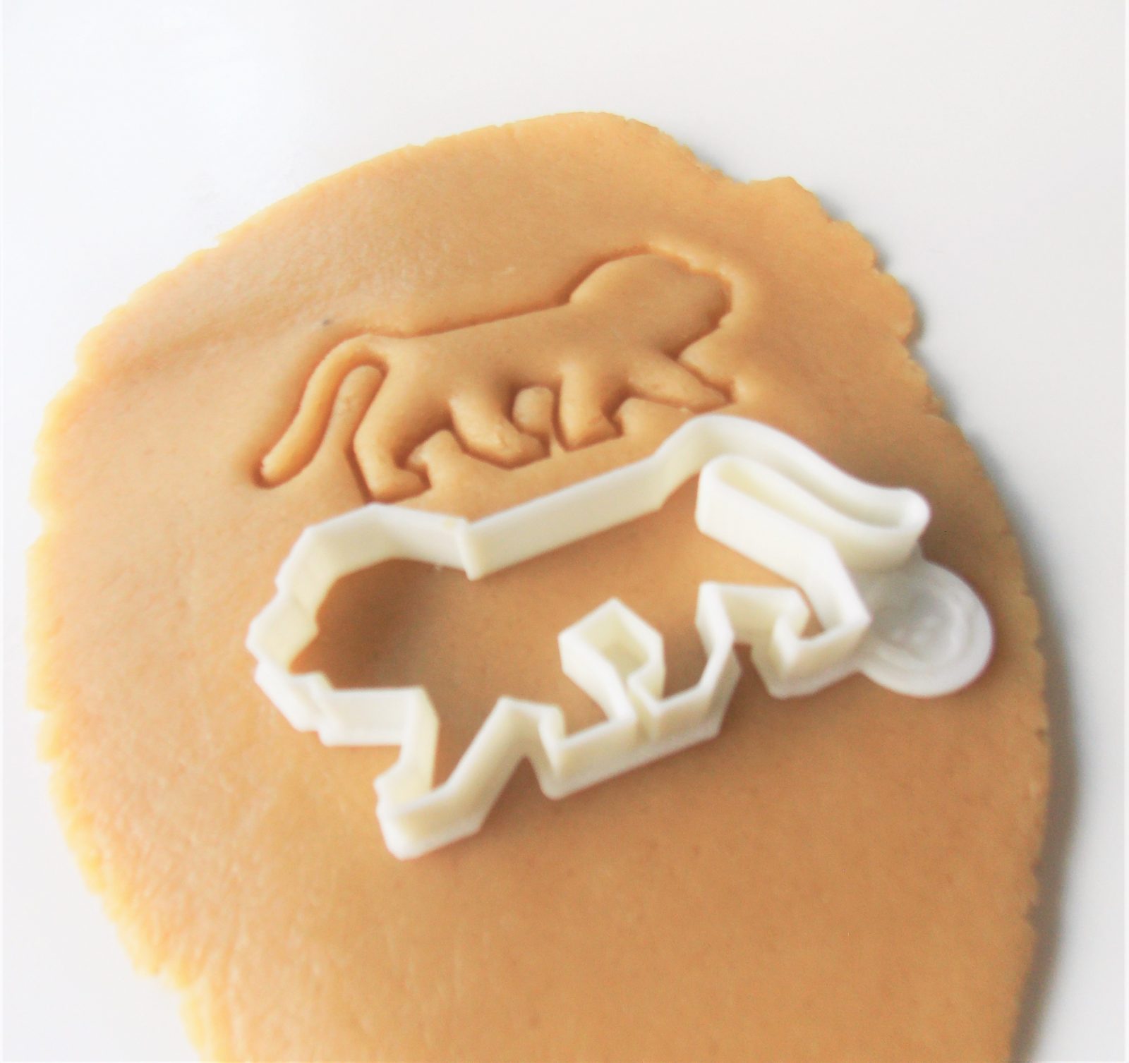 lion outline cookie cutter