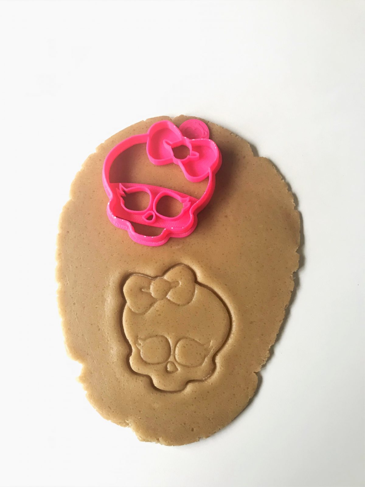 Skull With Bow Cookie Cutter