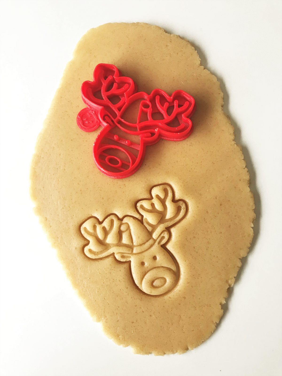 Reindeer-With-Hat-Cookie-Cutter