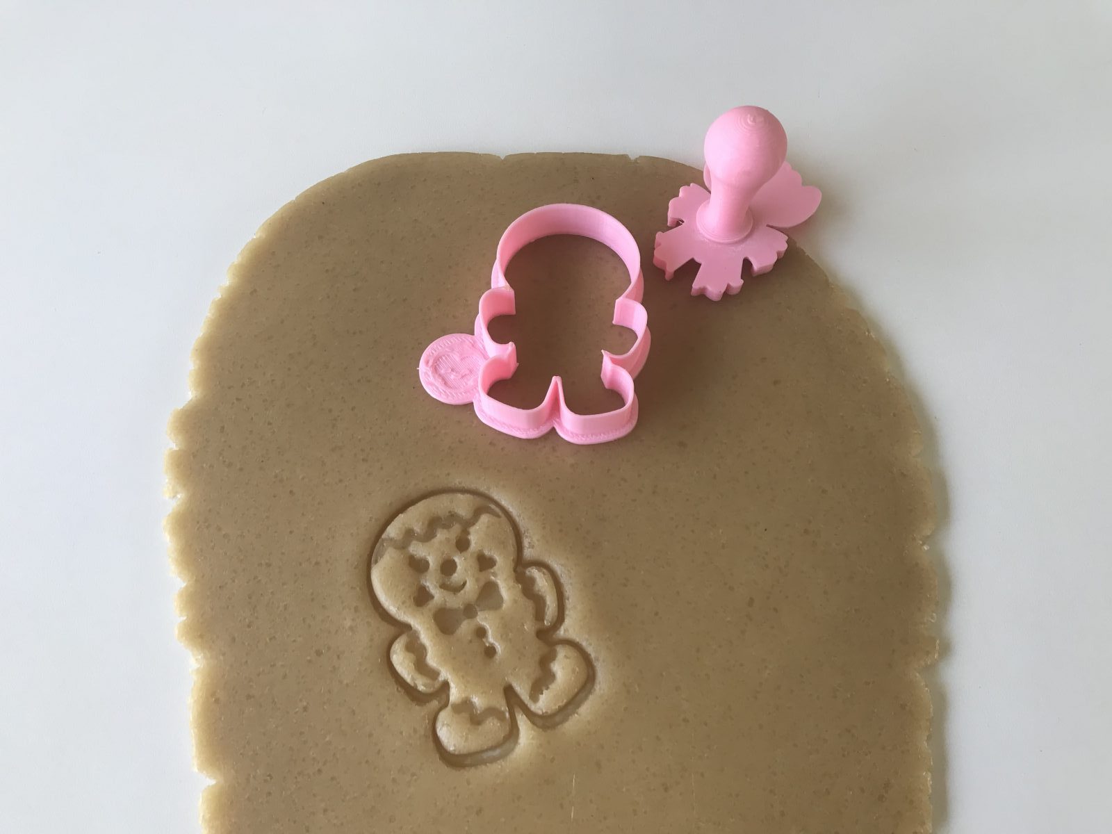 Pretty Gingerbread Man Mini Cookie Cutter