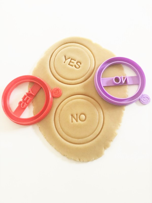 yes-no cookie cutter set