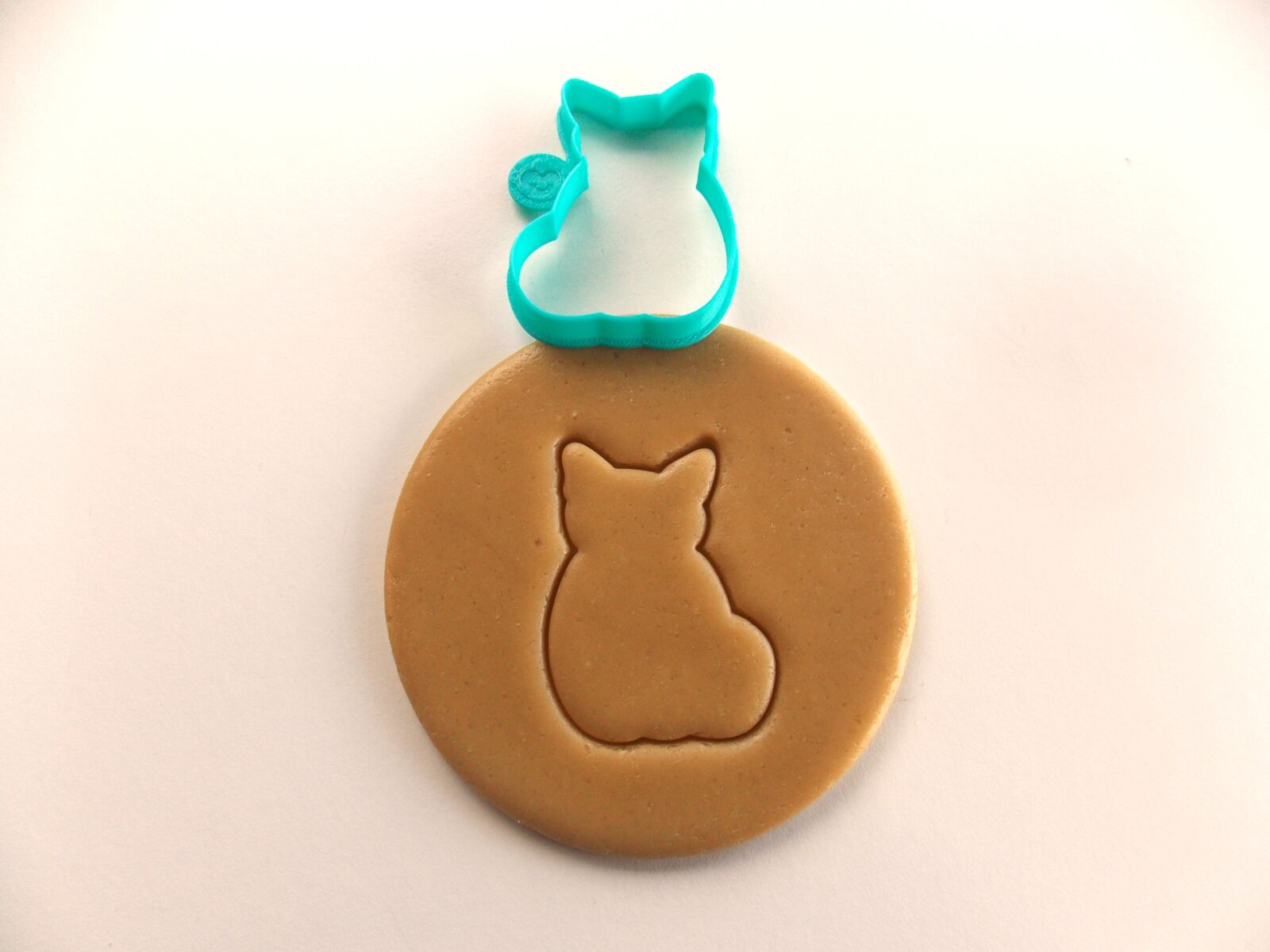 Cat With Egg Outline Cookie Cutter